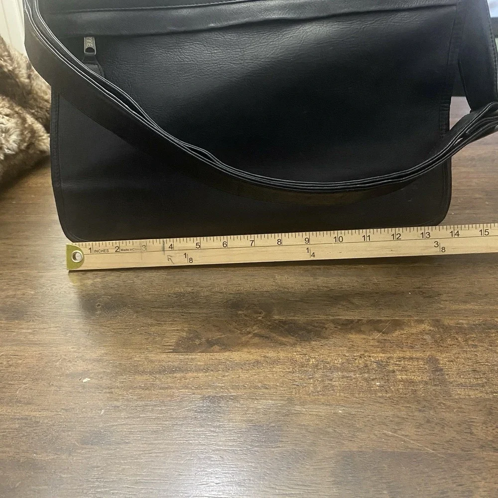 Frye Leather Messenger Crossbody Bag Black Adjustable Strap Interior Zippers